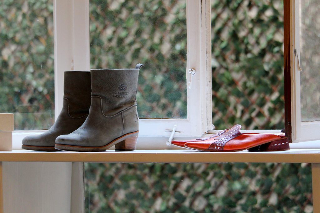Jakie buty do dzwonów? Praktyczne wskazówki i porady dla modnych stylizacji